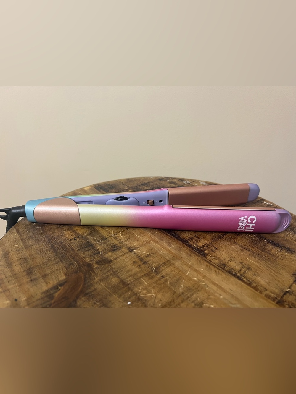 CHI Vibes On the Edge Hairstyling Iron with curved ceramic plates and a past